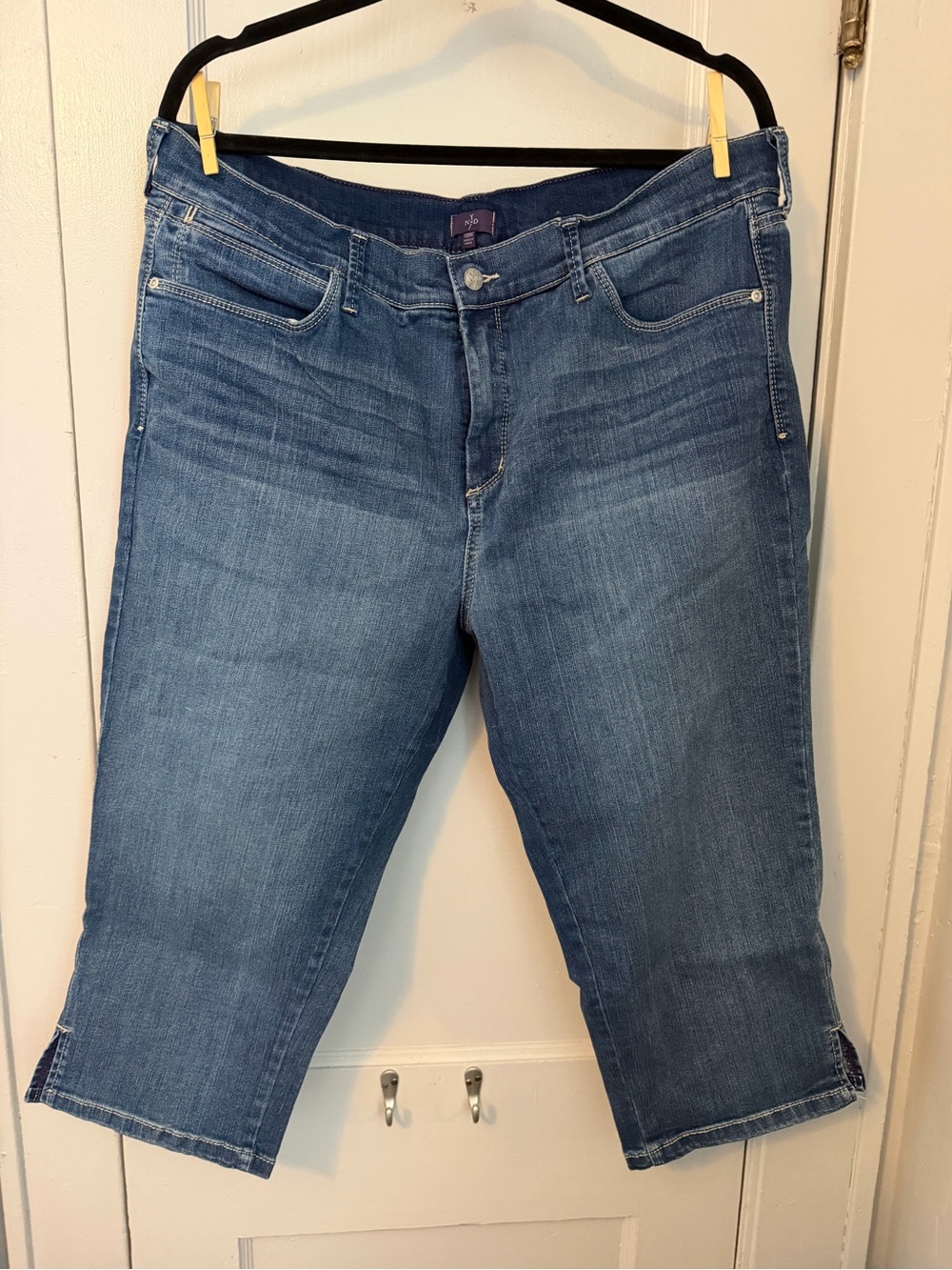 Not Your Daughter Jeans Women's Midwash Blue Denim Capri Jeans
